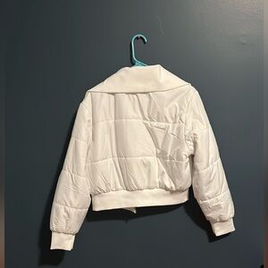 Women's Medium White Puffer Jacket. Has never been worn